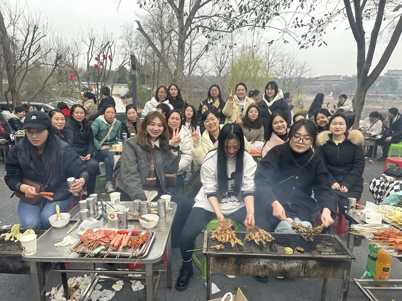 綿陽市先鋒醫(yī)療器械有限公司—— 慶?！?.8婦女節(jié)”，共赴燒烤盛宴，致敬巾幗風采2.jpg